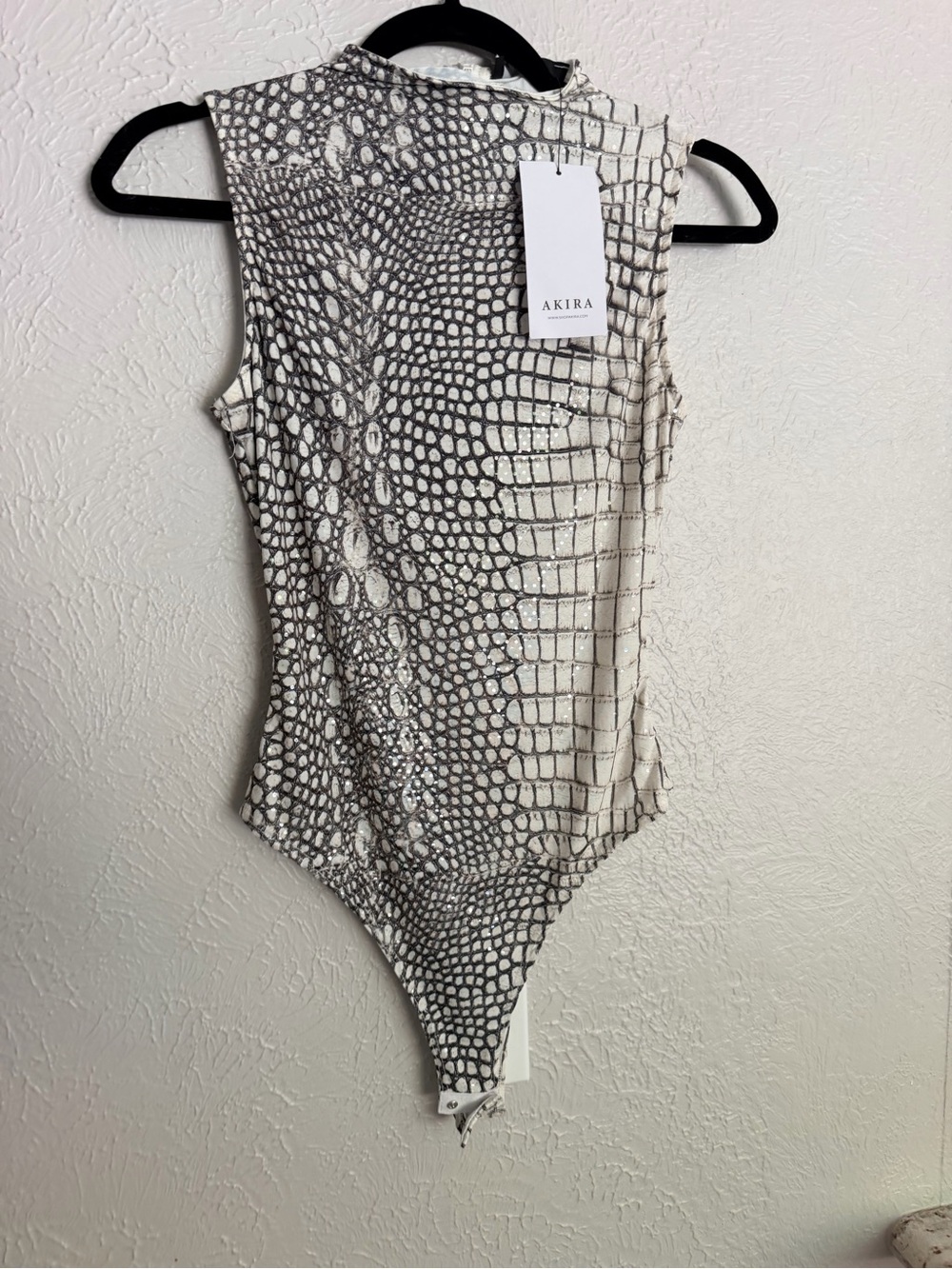 Akira snake python printed iridescent gray mock neck sleeveless bodysuit NWT M